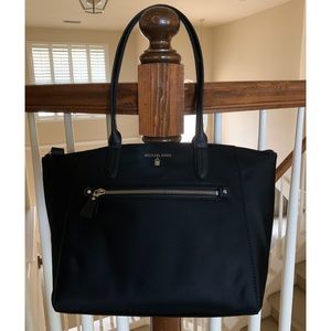 *SALE* NWT🖤Michael Kors Nylon Kelsey MD Tote